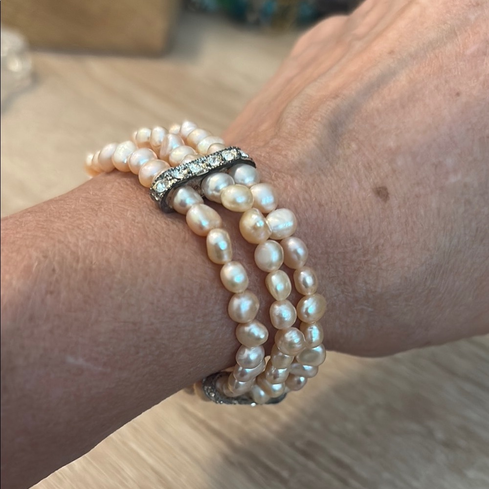 Freshwater Pearl Bracelet with Silver Details